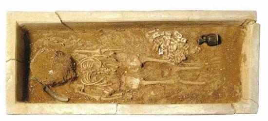 INFANTILE CLAY LARNAX BURIAL - 5th cen.bC