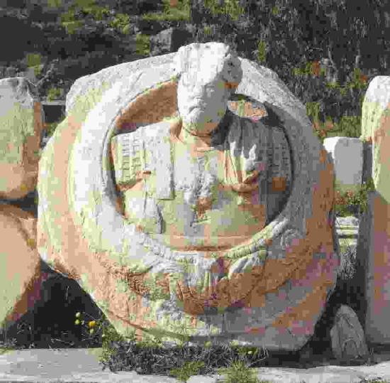 ΜΑΡΜΑΡΙΝΗ ΠΡΟΤΟΜΗ ΜΑΡΚΟΥ ΑΥΡΗΛΙΟΥ - ΑΠΟ ΤΟ ΑΕΤΩΜΑ ΤΩΝ ΜΕΓΑΛΩΝ ΠΡΟΠΥΛΑΙΩΝ