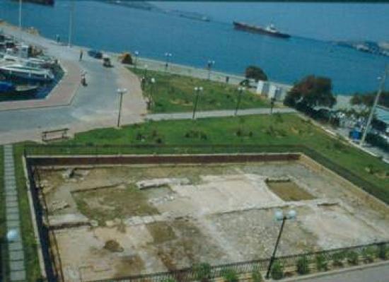 τα ρωμαϊκά λουτρά στο λιμάνι